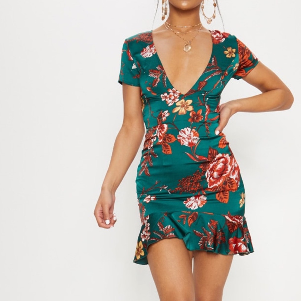 Pretty Little Thing Emerald Green Criss Cross Back Frill Hem Shift Dress